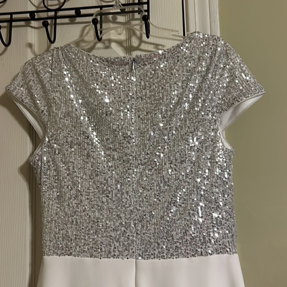 Lauren Ralph Lauren sleeveless formal dress for women with a sequin top. Sz 10 - Picture 9 of 10